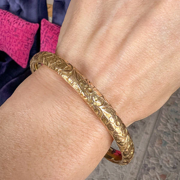 Antique Floral Patterned Bangle Bracelet