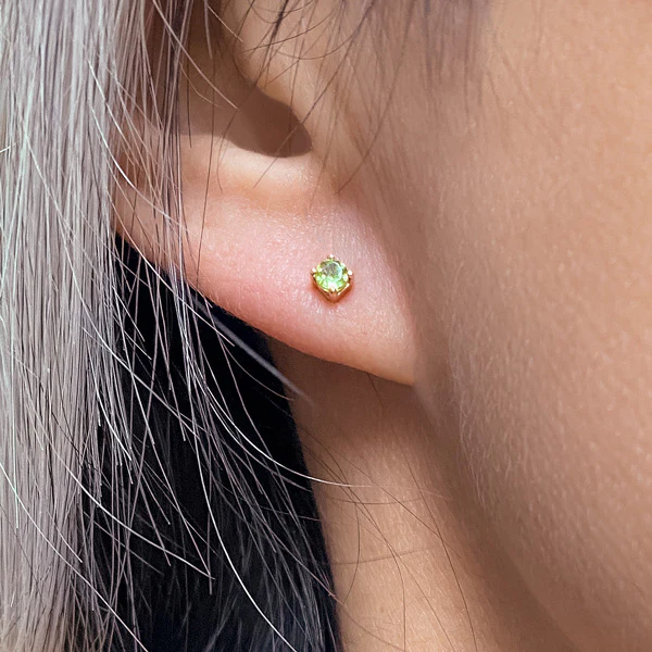 Round 3mm Peridot Stud Earrings - Image 4