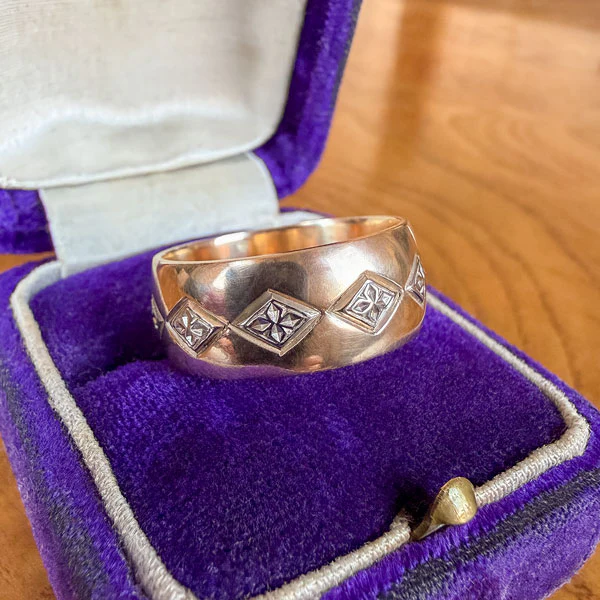 Vintage Patterned Wedding Band Ring, Size 7 3/4 - Image 3
