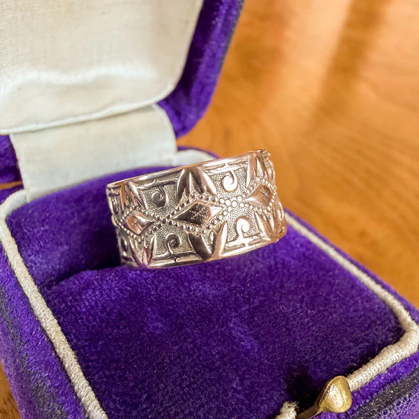 Victorian Patterned Wedding Band Ring, Size 6 1/2 - Image 2