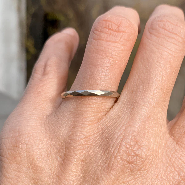 Vintage Faceted White Gold Band Ring, Size 11 - Image 3