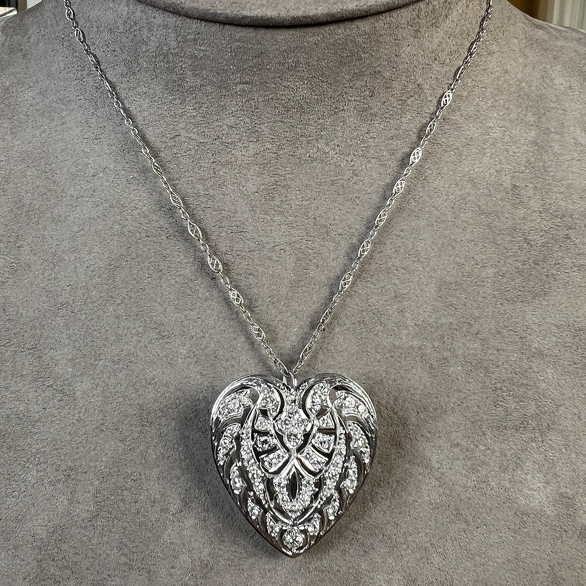 Vintage Filigree Diamond Heart Brooch/Pendant - Image 3