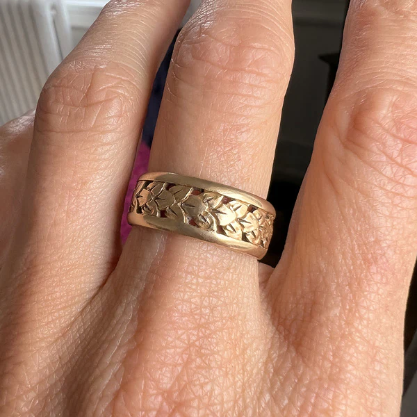 Vintage Leaf Patterned Band Ring, Size 8 1/2 - Image 2