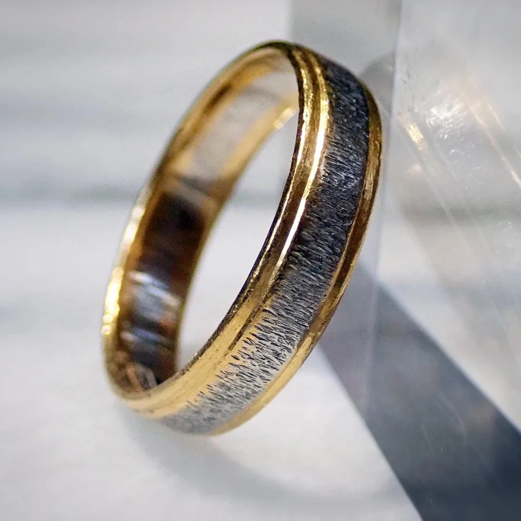 Vintage Platinum & 24k Gold Wedding Band Ring, Size 6.5 - Image 2