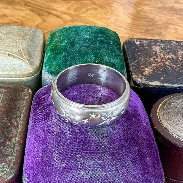 Vintage Star Pattern Band Ring, Size 9 - Image 3